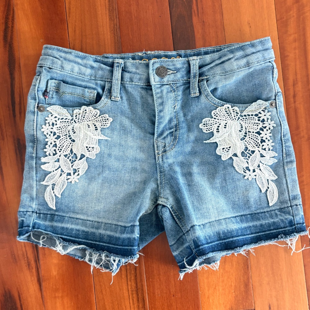 ♥️2/$30♥️Vigoss Blue Jean Shorts with White Lace Accents